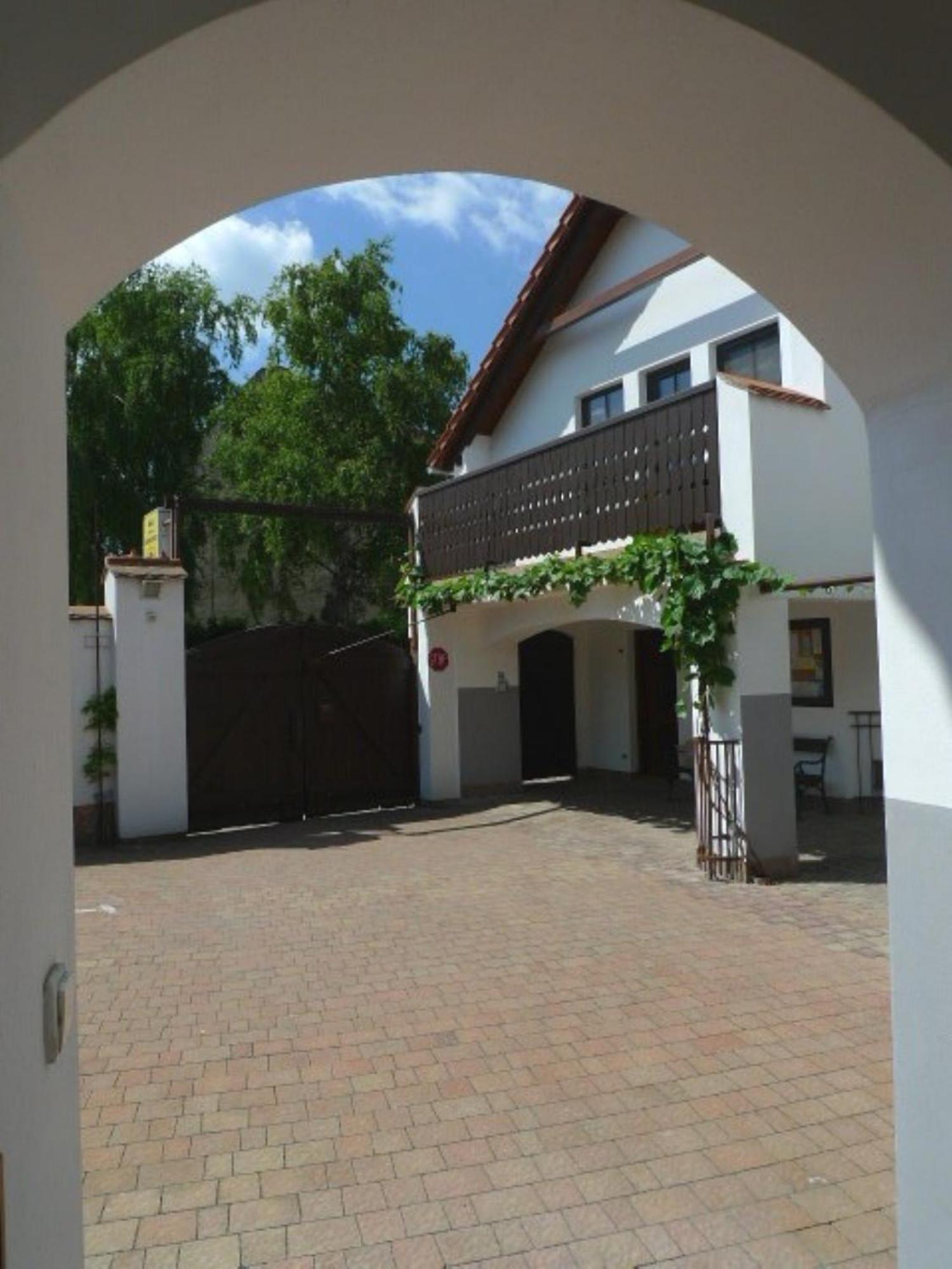 Pension Cerny Jezdec Lednice Exterior photo